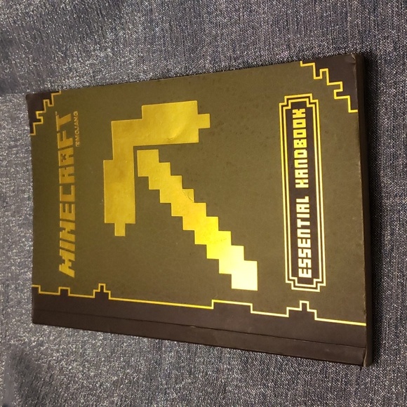 Minecraft by Mojang Other - *GUC* MINECRAFT Essential Handbook- paperback